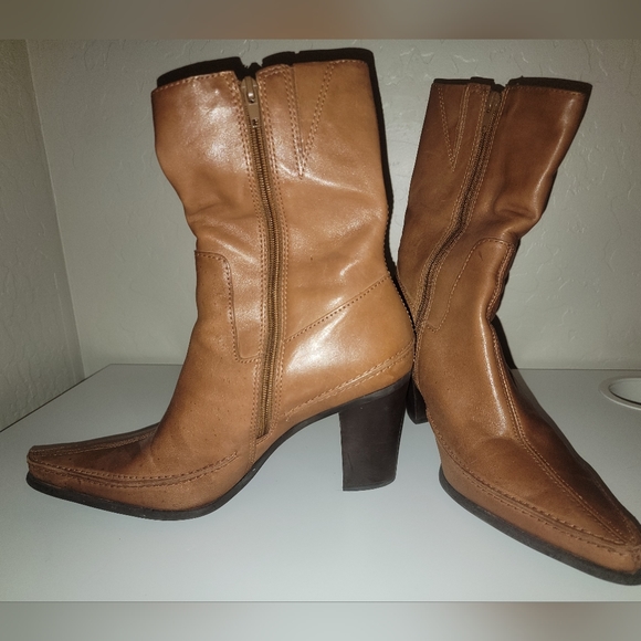 Honey brown leather ankle boots by Bakers - Picture 6 of 6